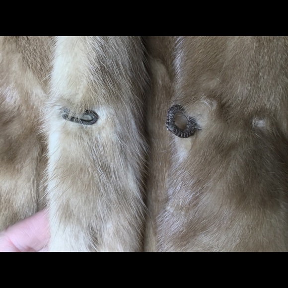 Vintage Femington Furs Beautiful Fur Coat - Picture 3 of 16